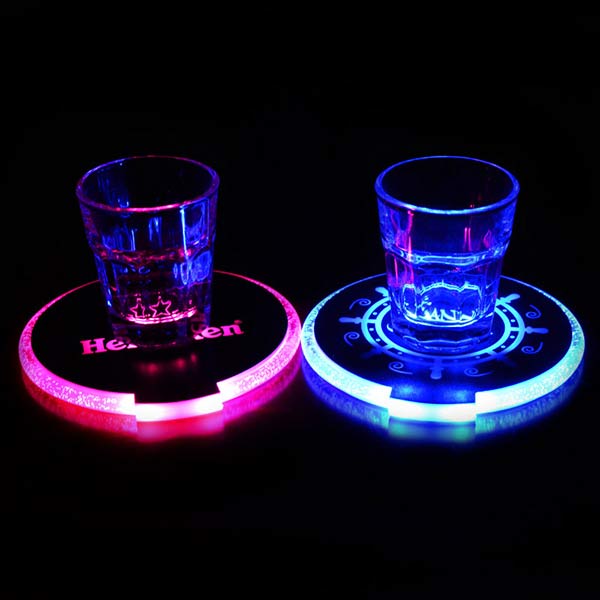 Light Up LED No-Spill Glowing Drink Cup with Lid