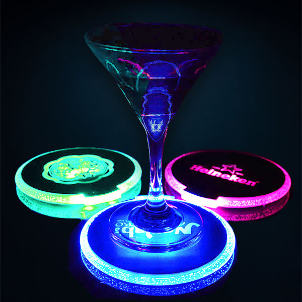 Light Up LED No-Spill Glowing Drink Cup with Lid